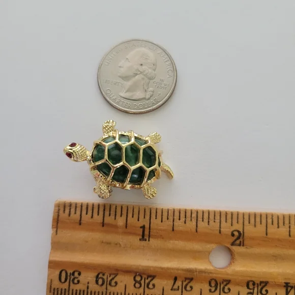 Vintage Gerry's Gold Tone Green Lucite Bead Red Crystal Eyes Turtle Brooch Pin - Picture 5 of 5